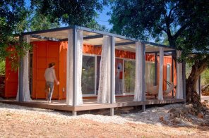 shipping-container-architecture-nomad-living-by-studio-arte-designboom-01